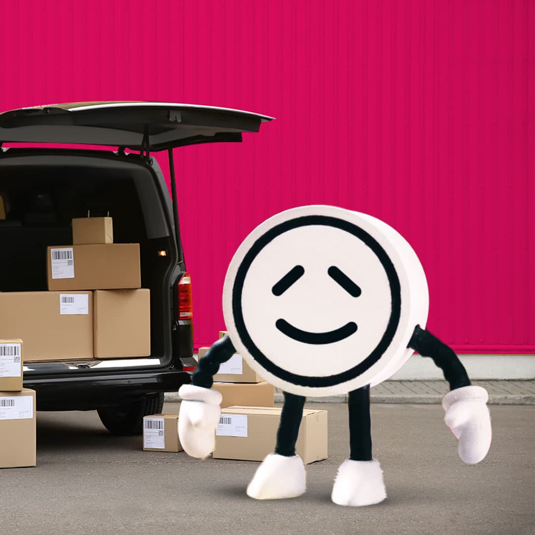 Winky the Powershop mascot standing next to a car loading boxes